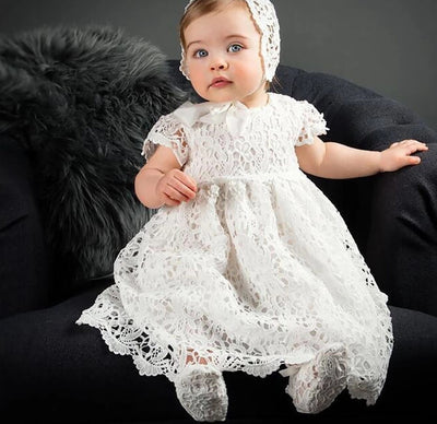 Carolilly Robe Baptême Bébé Fille en Dentelle Costume Cérémonie de 3 Pièces  Boléro à Manches Longues + Robe Blanche Princesse + Bonnet, Blanche, 0-3  Mois : : Mode